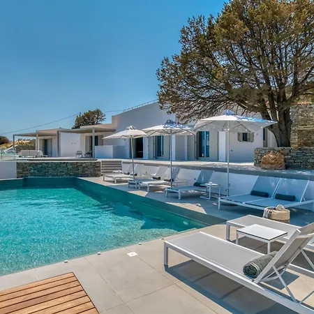 Lily Rock Paros * Αγκαιριά