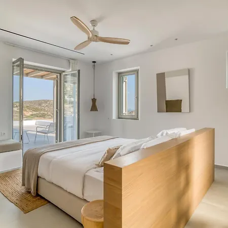 Lily Rock Paros