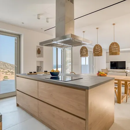 Lily Rock Paros * Αγκαιριά