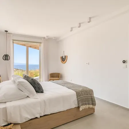 Lily Rock Paros * Angairia
