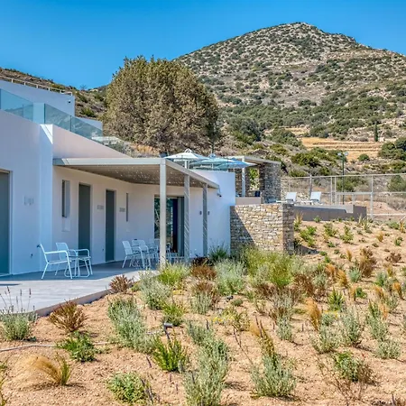 Lily Rock Paros