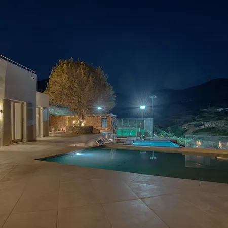 Lily Rock Paros